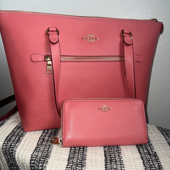 NWOT pink Coach Gallery Tote Bag with matching zippered Wallet - Picture 12 of 14